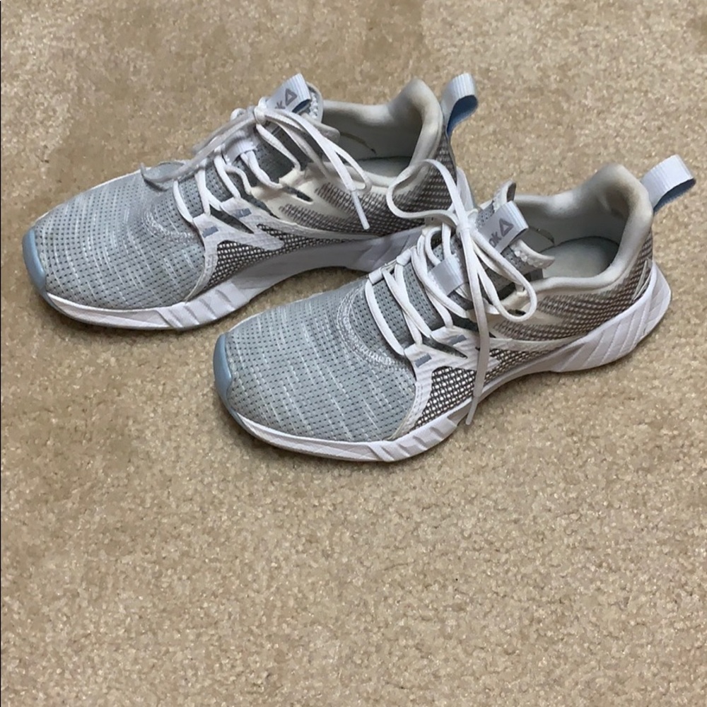 GUC Reebok Tennis Shoes